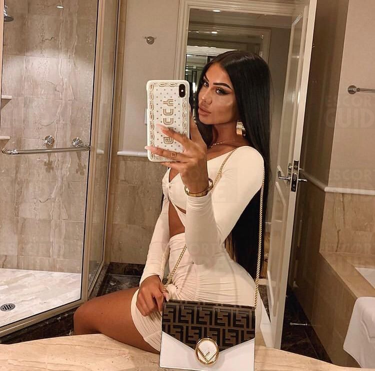  Escortgirl Perla