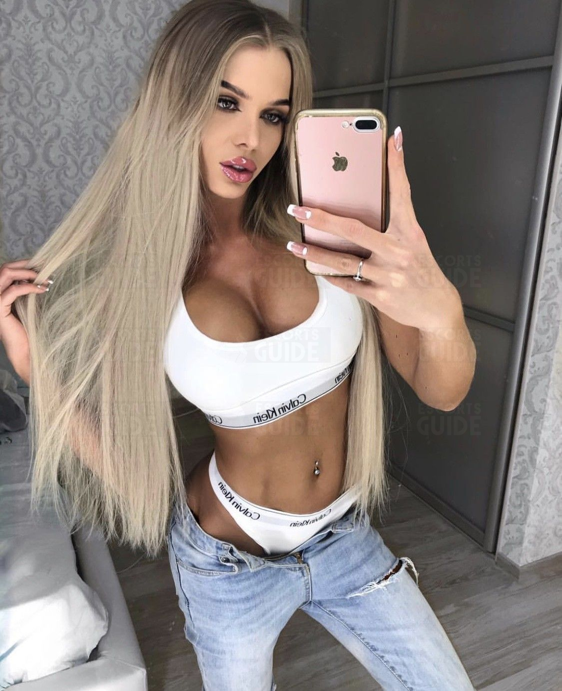  Escortgirl Ema